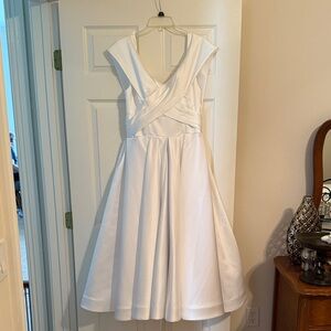 Elegant White Sleeveless Dress